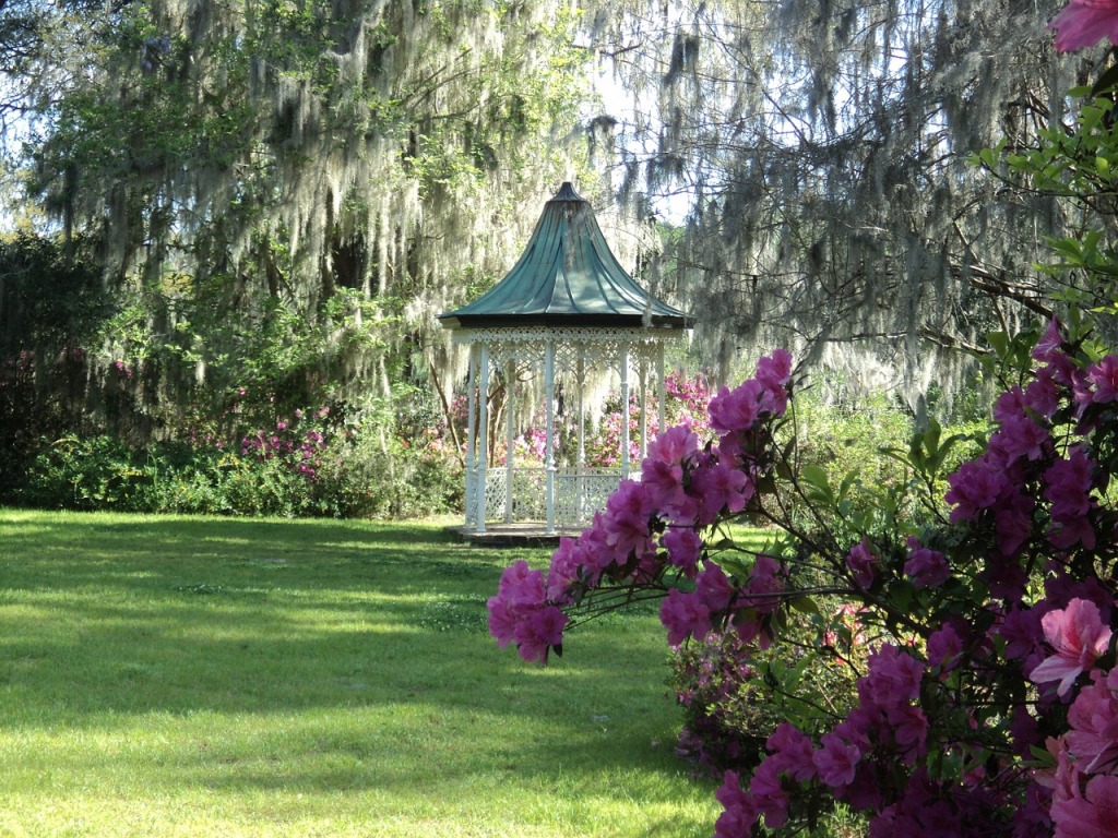 gazebo-211654_1280